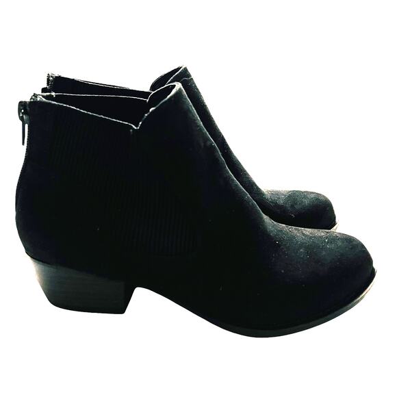 UnionBay Harper Black Faux Suede Chelsea Ankle Booties Size 6 - Picture 2 of 6